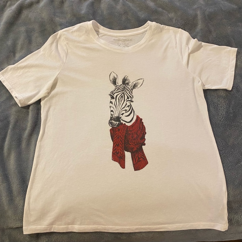 Banana Republic holiday t-shirt
